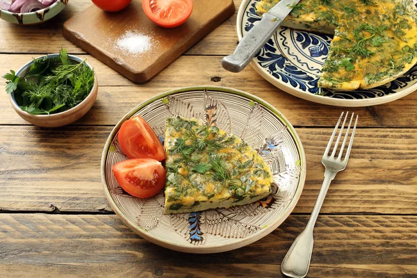 Rebanada de tortilla con hierbas — Foto de Stock