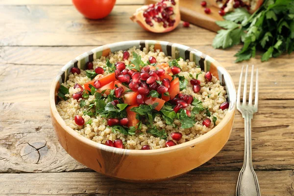 Quinoa salad with tomato and pomegranate in ceramic bowl — Stock Photo, Image
