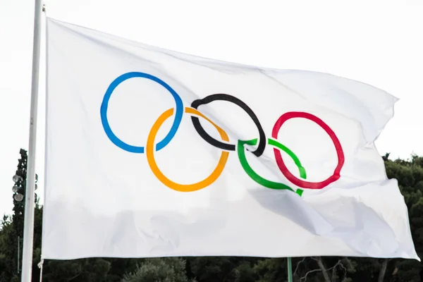 Bandeira olímpica lisonjeiro — Fotografia de Stock