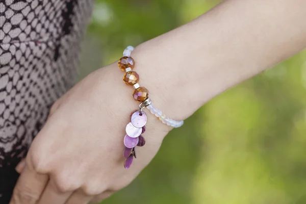 Armband mit natürlichen Perlen — Stockfoto