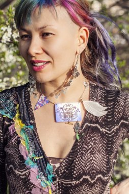 Taşlar ile ezoterik küpe