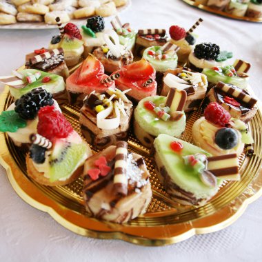 Düğün cupcakes masada güzel koleksiyonu