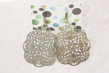 Güzel moda süs küpe