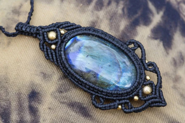 Ciondolo Ornamentale Pietra Preziosa Labradorite Minerale Sfondo Naturale — Foto Stock