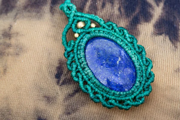 Lapis Lazuli Ädelsten Makron Hänge Naturlig Bakgrund — Stockfoto