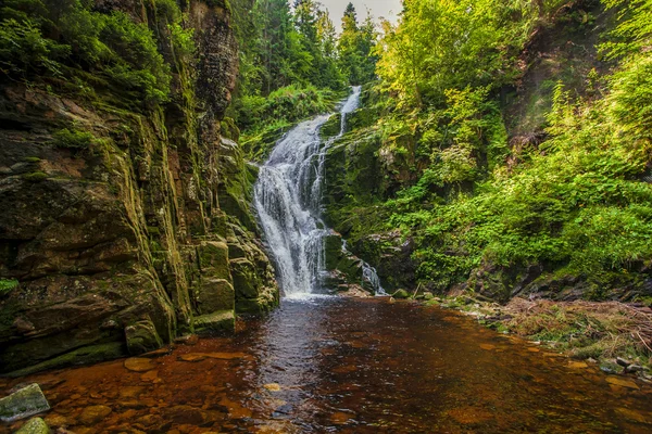 Berg vattenfall — Stockfoto
