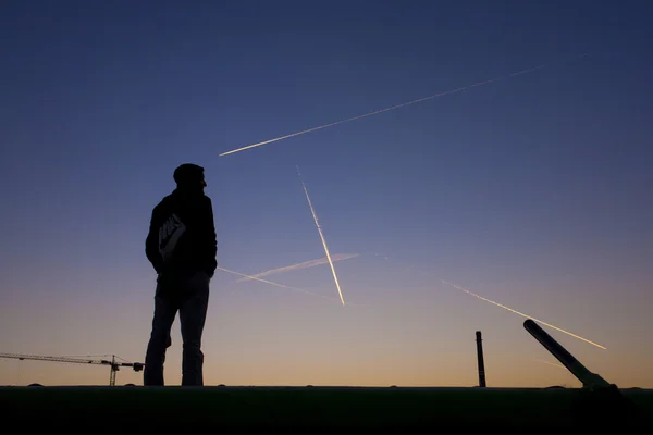 航空機の大飛来と夕日 — ストック写真