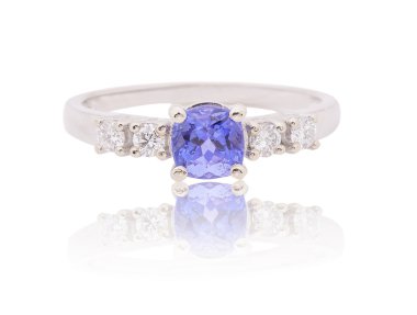 Safir ve elmas ile altın yüzük