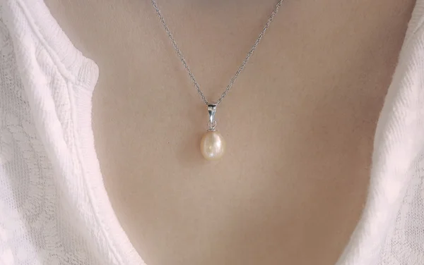 Pearl pendant — Stock Photo, Image