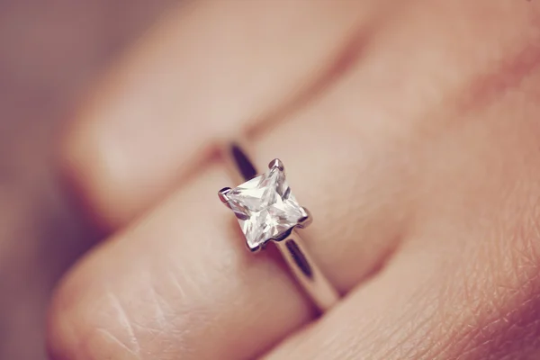 Hermoso anillo de diamante —  Fotos de Stock