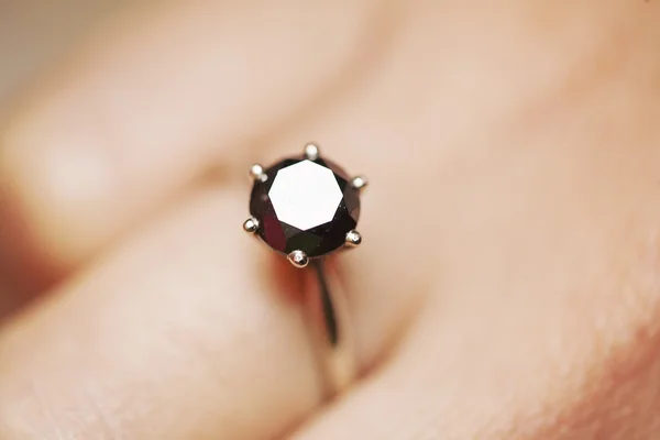 Όμορφη διαμαντένιο δαχτυλίδι — Φωτογραφία Αρχείου