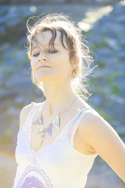 Mujer joven retrato al aire libre — Foto de Stock