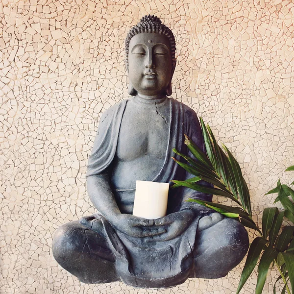 Estátua de buddha em posição de lótus — Fotografia de Stock