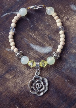 Gül kolye ve jadeite mineral değerli taş bilezik