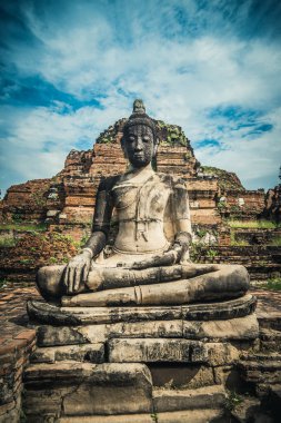 Antik kentin Ayutthaya içinde Buda heykeli