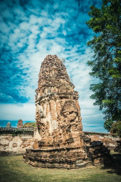 Zřícenina starobylého města Ayutthaya v Thajsku — Stock fotografie