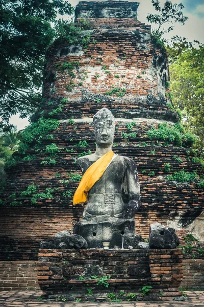 Podstavec starověké sochy Buddhy v městě Ayutthaya, Thajsko — Stock fotografie