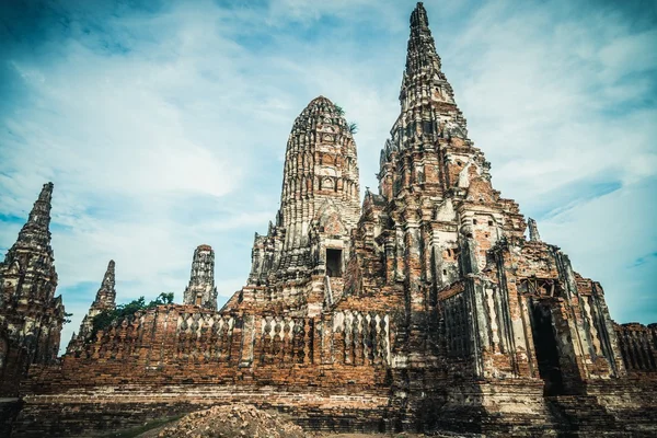 The old ruined buddhistic temple in ancient city Ayutthaya, Thailand — Stock Photo, Image