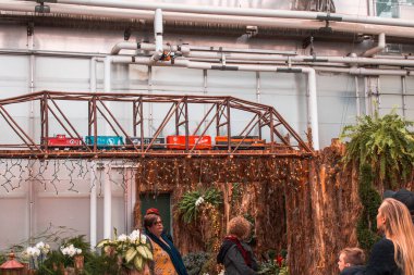 Frederik Meijer Bahçeleri 'ndeki tren istasyonunda model tren.