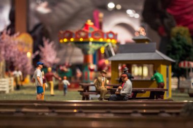 Model tren gösteriminde bir karnaval kuruldu