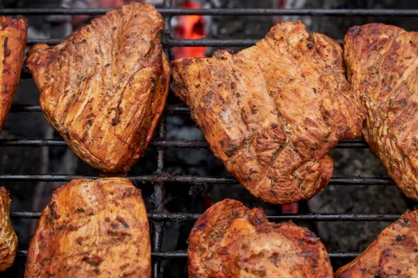 Churrasco Chiken Uma Grelha Assar Fogo Aberto Primavera Verão Livre — Fotografia de Stock