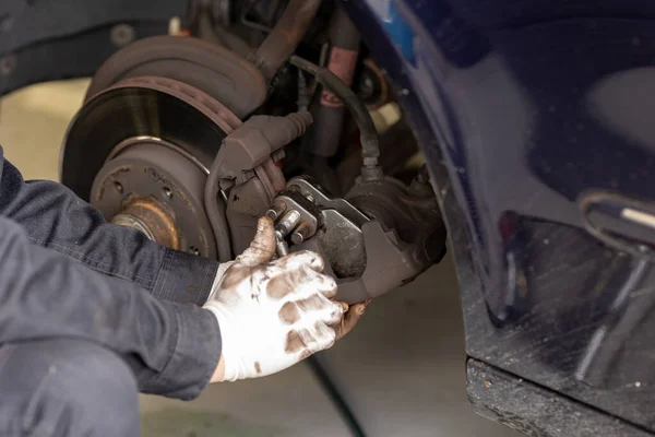 Fren pedi değiştirme ve bakım teknisyeni