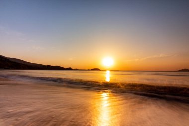 İspanya 'da ufuktaki kumsal