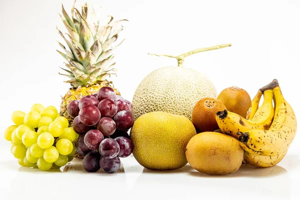 Photo Groupe Fruits Sur Fond Blanc — Photo