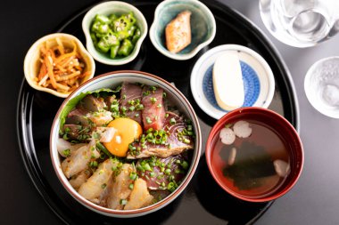 Renkli Japon Deniz Ürünleri Kasesi