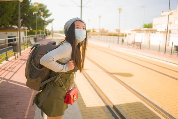 Ung Glad Och Attraktiv Asiatisk Kvinna Reser Nya Normala Vacker — Stockfoto