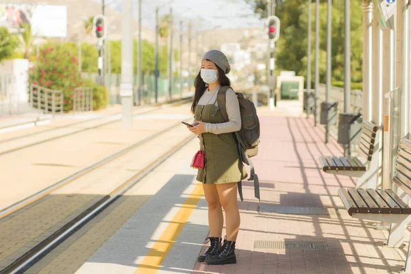 Junge Glückliche Und Schöne Asiatin Reist Während Neue Normalität Attraktives — Stockfoto