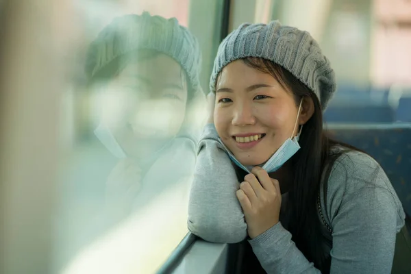 Lifestyle Portret Van Jonge Aantrekkelijke Mooie Aziatische Vrouw Dragen Masker — Stockfoto