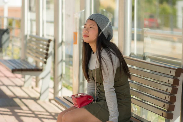 Lifestyle Porträt Einer Jungen Attraktiven Und Entspannten Asiatischen Koreanerin Die — Stockfoto