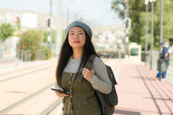 Porträt Einer Jungen Glücklichen Und Schönen Asiatisch Koreanischen Touristin Mit — Stockfoto