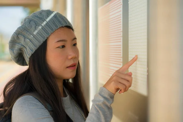 Lebensstil Freien Porträt Einer Jungen Schönen Und Glücklichen Asiatischen Chinesin — Stockfoto