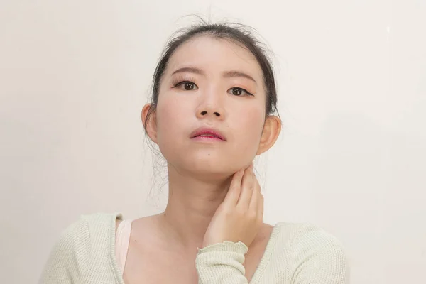 Natuurlijk Portret Van Jong Aantrekkelijk Zoet Aziatisch Koreaans Vrouw Poseren — Stockfoto