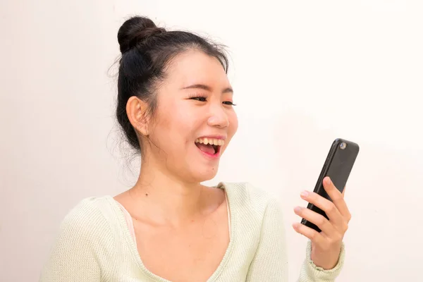 Retrato Natural Jovem Atraente Doce Mulher Chinesa Asiática Rindo Feliz — Fotografia de Stock