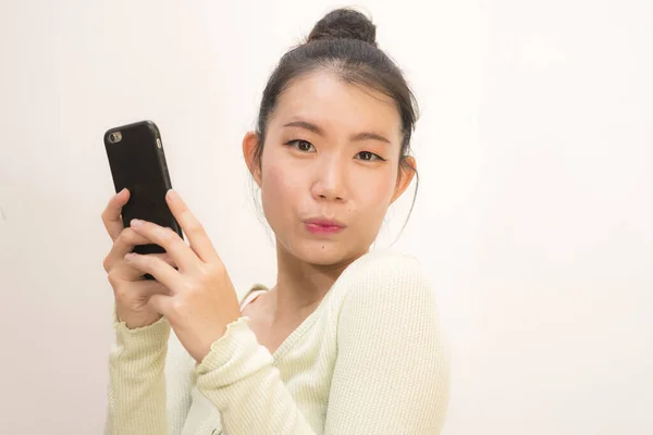 Jong Aantrekkelijk Zoet Aziatisch Chinees Vrouw Poseren Gelukkig Vrolijk Met — Stockfoto