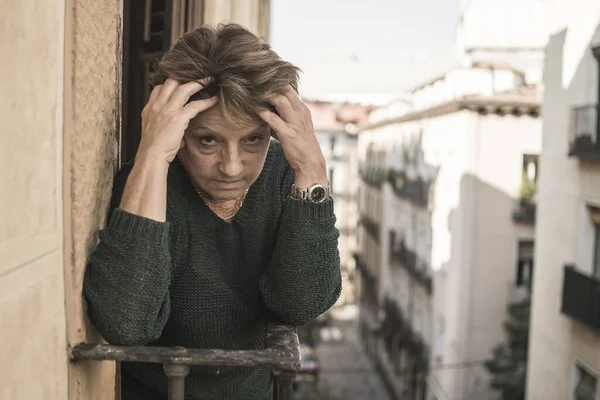 Dramático Estilo Vida Retrato Mujer Madura Sus Años Llorando Deprimido — Foto de Stock