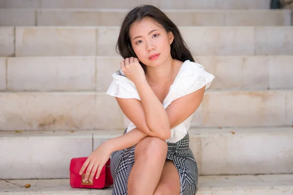 Estilo Vida Aire Libre Retrato Joven Hermosa Feliz Mujer Asiática —  Fotos de Stock