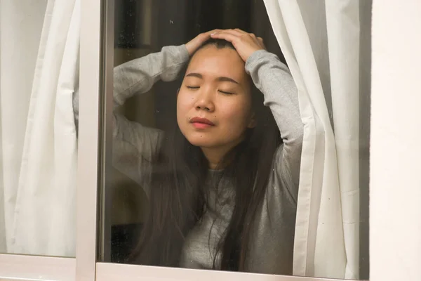 Menina Estresse Casa Retrato Dramático Jovem Triste Deprimida Mulher Coreana — Fotografia de Stock