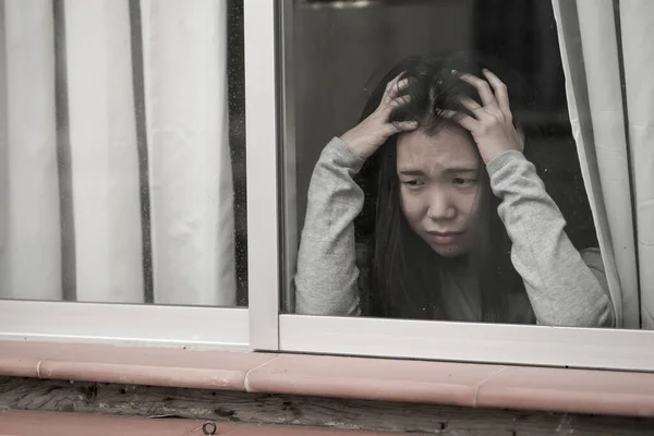 Menina Estresse Casa Retrato Dramático Jovem Triste Deprimida Mulher Coreana — Fotografia de Stock