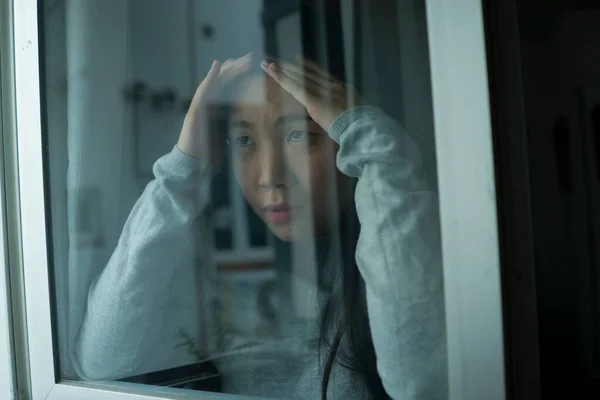 Fiatal Szomorú Depressziós Ázsiai Koreai Lány Megijedt Aggódott Kovid19 Lezárás — Stock Fotó