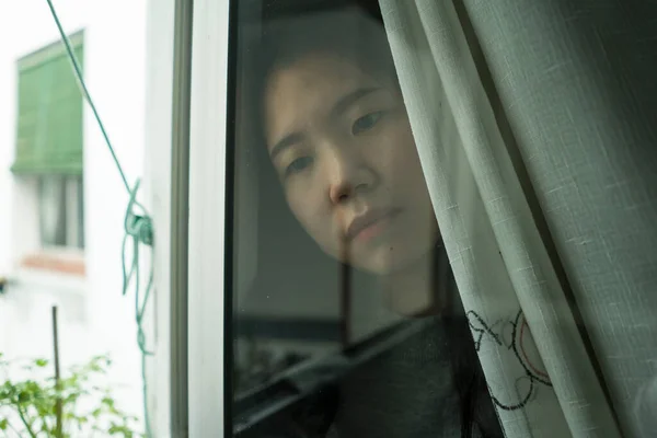 Ung Ledsen Och Deprimerad Asiatisk Koreansk Flicka Rädd Och Orolig — Stockfoto