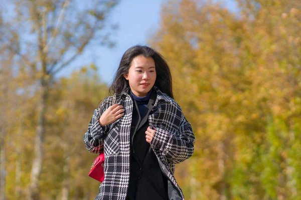 Outdoors Lifestyle Portrait Young Happy Pretty Asian Woman Walking Relaxed — стоковое фото