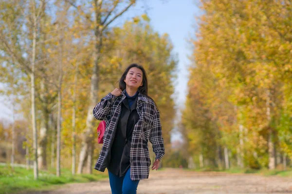 Livre Estilo Vida Retrato Jovem Feliz Bonita Asiático Japonês Mulher — Fotografia de Stock