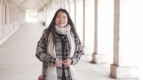 Śledzenie Strzał Młody Piękny Azjatycki Chiński Turysta Kobieta Szczęśliwy Korzystających — Wideo stockowe