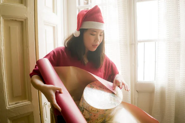 Young Beautiful Happy Asian Korean Woman Santa Claus Hat Preparing — Stock Photo, Image