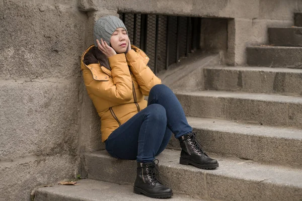 Dramatisk Livsstil Porträtt Ung Attraktiv Ledsen Och Deprimerad Koreansk Kvinna — Stockfoto