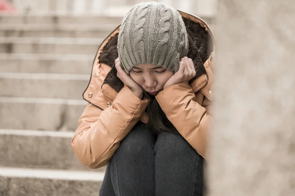 Dramático Estilo Vida Retrato Jovem Atraente Triste Deprimida Mulher Coreana — Fotografia de Stock